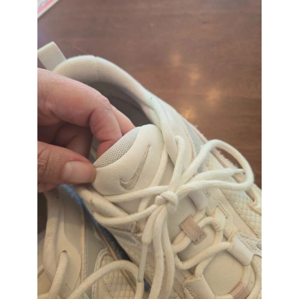 Sneakers - Picture 4 of 5